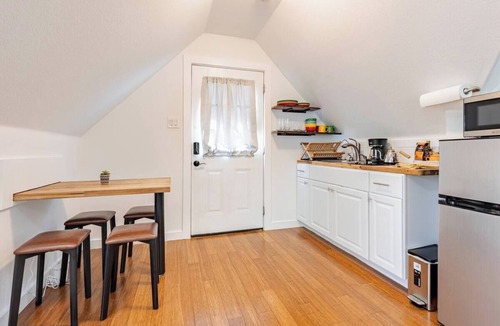 Holly Apartment | Lady Bird Lake Trail Guest House - Holly - Weekly Discount