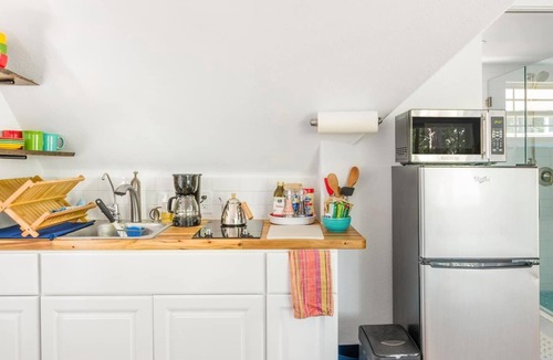 Holly Apartment | Lady Bird Lake Trail Guest House - Holly - Weekly Discount