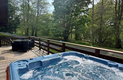 Newton Stewart Ski Chalet | Lady Galloway 30 with Hot Tub