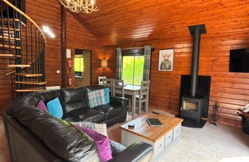 Newton Stewart Ski Chalet | Lady Galloway 30 with Hot Tub