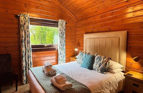 Newton Stewart Ski Chalet | Lady Galloway 30 with Hot Tub