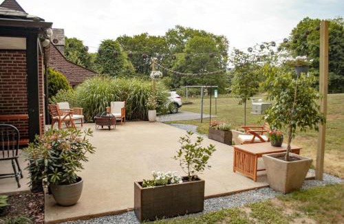 Conestoga House | Lady Grey Cottage - Hot Tub