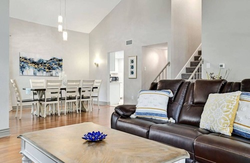Milwood House | `Lady Luxe` Amazing Yard! Pet Friendly!
