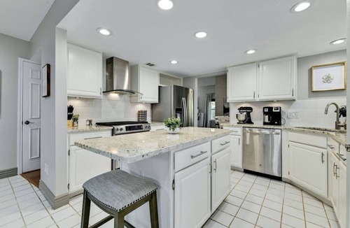 Milwood House | `Lady Luxe` Amazing Yard! Pet Friendly!
