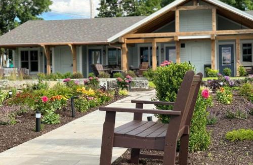 Essex Cabin | Lady on the Lake