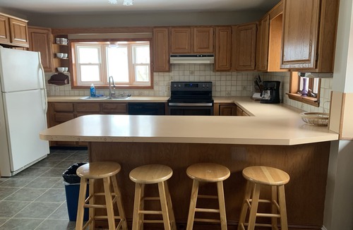 Cobleskill House | Lady Viola - Victorian w/Balcony Hot Tub