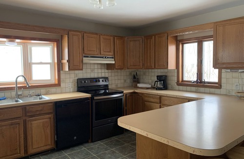 Cobleskill House | Lady Viola - Victorian w/Balcony Hot Tub