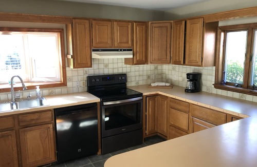 Cobleskill House | Lady Viola - Victorian w/Balcony Hot Tub