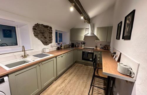 Fence House | Ladybird Cottage