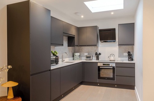 Ladywell Apartment | Ladywell 2 bd Flat - Fast WiFi | Smart TV | Modern