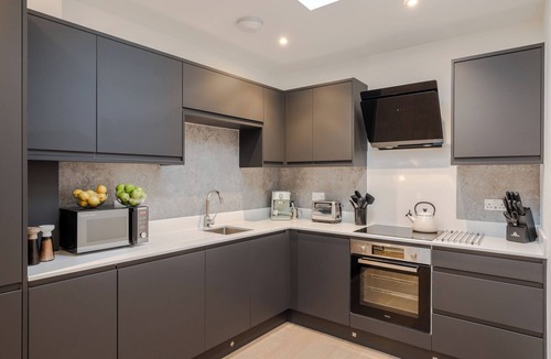 Ladywell Apartment | Ladywell 2 bd Flat - Fast WiFi | Smart TV | Modern