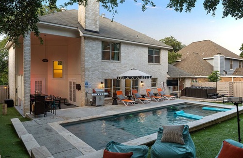 North San Antonio - SAT House | LaFamiliaRetreat - Sparkling Pool, HotTub, Golf, Arcade
