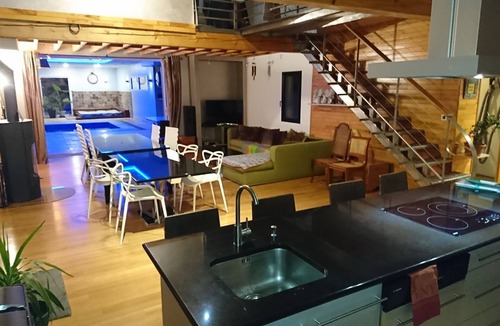 Saint-Medard-sur-Ille Resort | Lafamosia Between loft and villa with pool