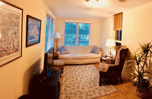 Downtown Apartment | Lafferty House-Walk to UofK, Woodland Pk, Dn Town, near Bourbon Trl, Horse Farms
