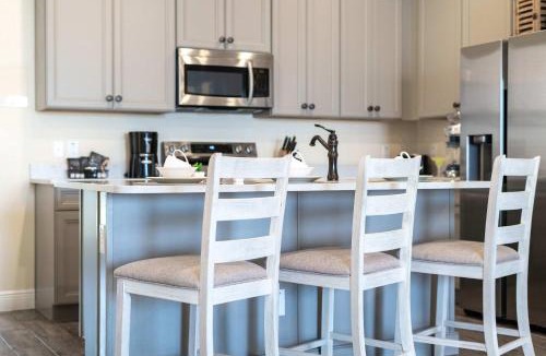 West Kissimmee House | Lafitte's Landing Lakeview Cottage - Lakefront
