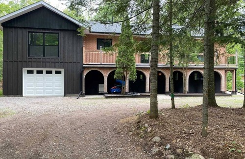 Lafontaine House | Lafontaine Beach House - HOT TUB & SAUNA