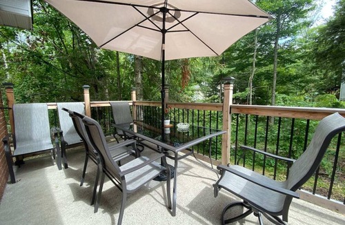 Lafontaine House | Lafontaine Beach House - HOT TUB & SAUNA