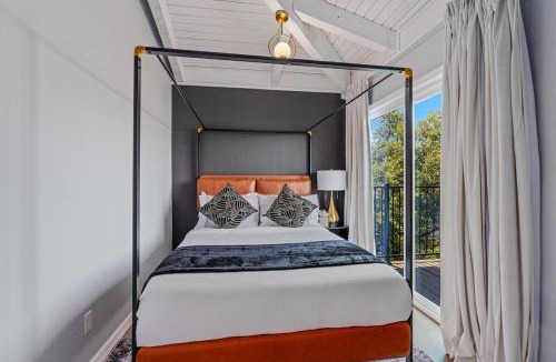 Lago Vista House | Lago Luxury Retreat - Sunset Views of Lake Travis