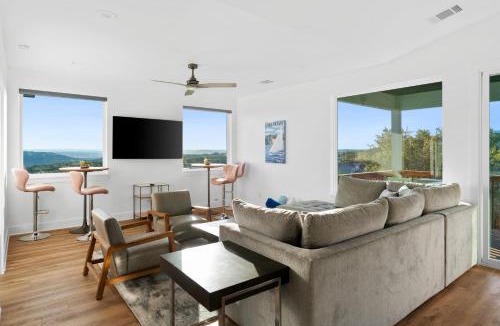 Lago Vista House | Lago Vista Home w/Game Room & Outdoor Tub!