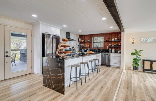 Waterford On Lake Travis Cottage | Lago Vista Home w/Putting Green, Pool & Jacuzzi