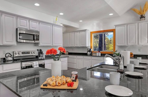 Donnelly House | Lago Vista in Donnelly Spacious 5BR Retreat Near Lake Cascade with AC