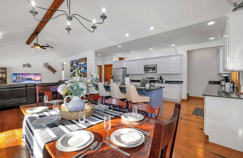 Donnelly House | Lago Vista in Donnelly Spacious 5BR Retreat Near Lake Cascade with AC