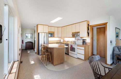 East Marion House | Lagoon Lodge North Fork, Charming 3Br, Waterfront