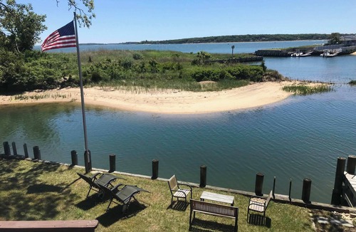 East Marion House | Lagoon Lodge North Fork, Charming 3Br, Waterfront