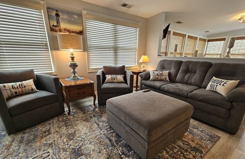 Pebble Beach House | Lagoon Luxe Retreat