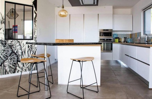 Bouzigues Villa | Lagoon view villa with private pool near Sète