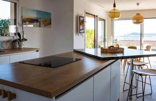 Bouzigues Villa | Lagoon view villa with private pool near Sète