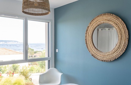 Bouzigues Villa | Lagoon view villa with private pool near Sète