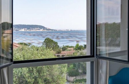Bouzigues Villa | Lagoon view villa with private pool near Sète