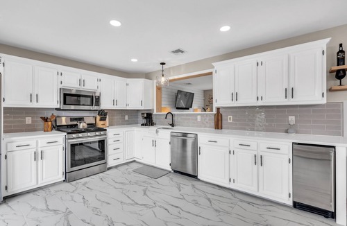 Forked River Villa | Lagoonfront Villa with hotub and dock! 15 min away from LBI- monthly