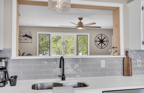 Forked River Villa | Lagoonfront Villa with hotub and dock! 15 min away from LBI- monthly