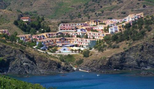 Cerbere Resort | Lagrange Vacances Le Village des Aloès