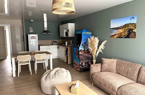 Neuf-Mesnil Apartment | Laguna Beach - Suite in residence with swimming pool