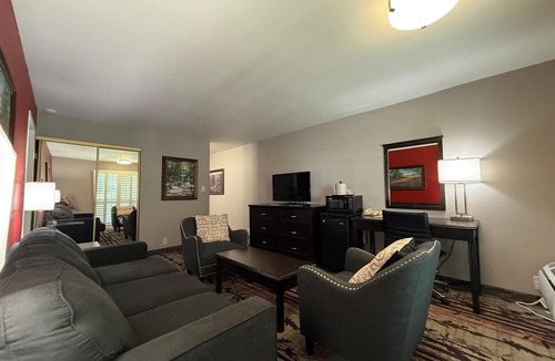 Laguna Hills Hotel | Laguna Hills Lodge