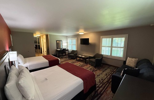 Laguna Hills Hotel | Laguna Hills Lodge