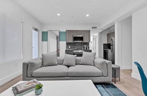 West Avenue Apartment | Laguna Suite Resort & Parking Passes Available
