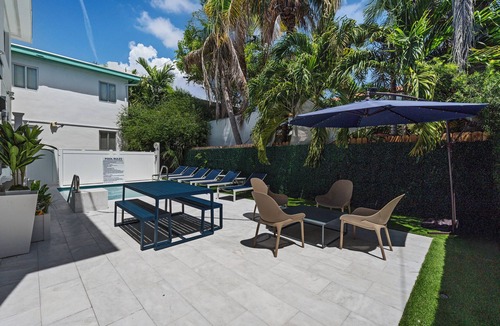 West Avenue Apartment | Laguna Suite Resort & Parking Passes Available