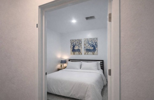 Royal Poinciana House | Lagunna by the Airport