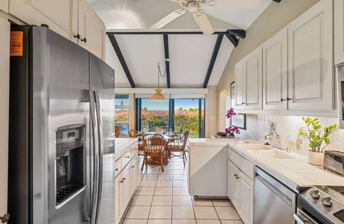 Kaanapali Cottage | Lahaina 2 Bedroom Sleeps 6