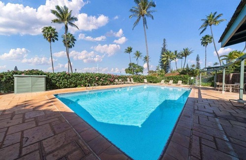 Kaanapali Cottage | Lahaina 2 Bedroom Sleeps 6