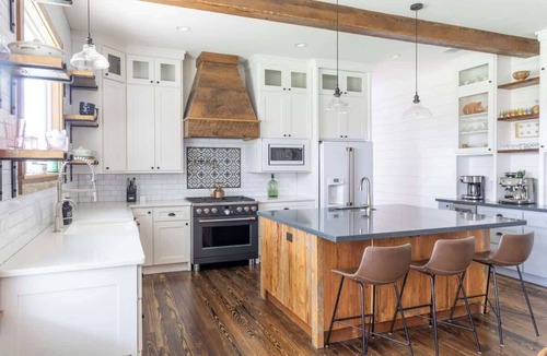 La Grange House | Laid-Back Luxury | Grill+Screened In Porch+Firepit