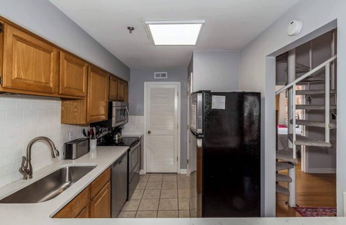 Rutledge Hill Condo | Lainey's Loft-Broadway Less than 2 Miles!