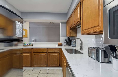 Rutledge Hill Condo | Lainey's Loft-Broadway Less than 2 Miles!