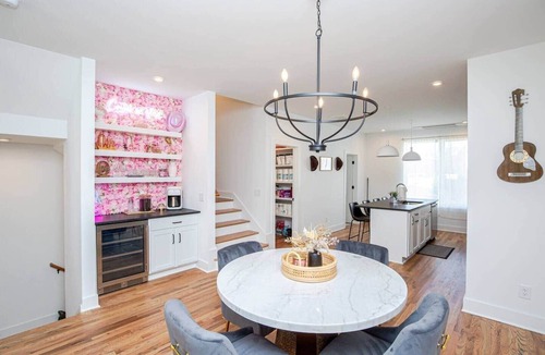 Nashville House | Lainey Wilson Themed! Brand New and Spacious with Rooftop Deck! 10 min to DT