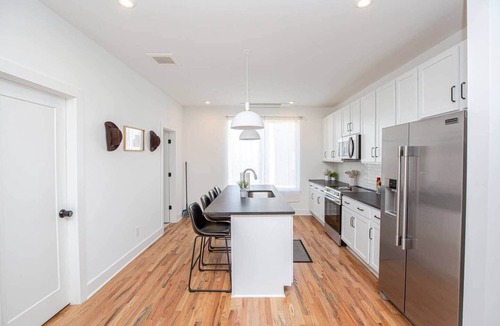 Nashville House | Lainey Wilson Themed! Brand New and Spacious with Rooftop Deck! 10 min to DT