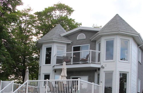 Saint-Augustin-de-Desmaures House | LAKE HOME (Lake, Kayak, Spa, heated salt pool 82-86 degrees )